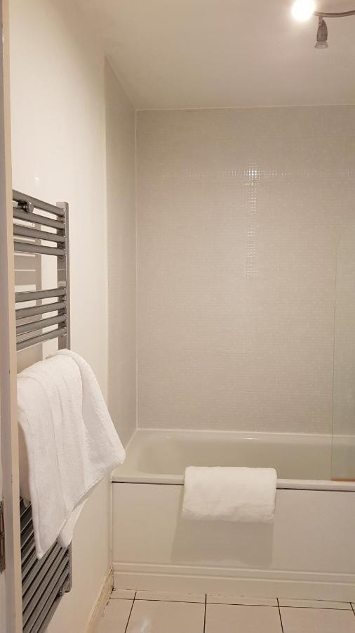 City Centre 1 Bed Apartment With Free On Site Parking With Cctv By Lets Relocations Birmingham Kültér fotó